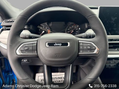 Used 2025 Jeep Compass Limited AWD/4WD image 16