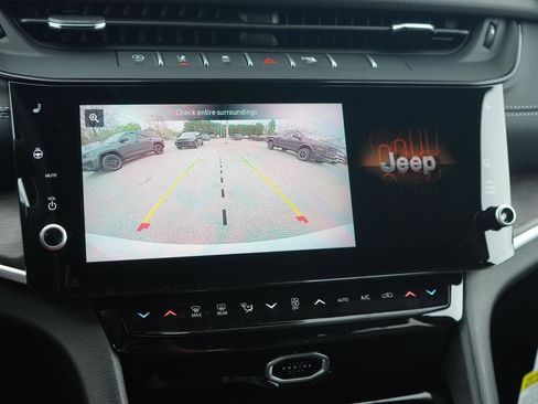 New 2026 Jeep Grand Cherokee Altitude AWD/4WD image 22