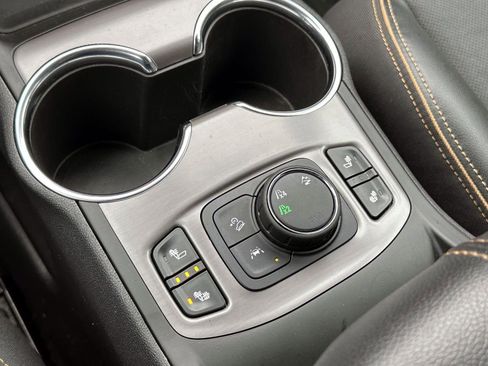 Certified 2022 GMC Terrain AT4 image 25