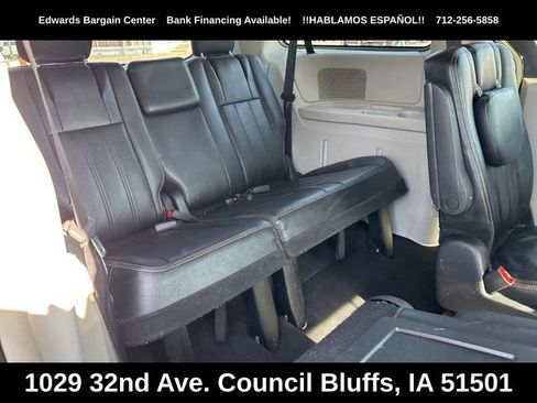 Used 2015 Chrysler Town & Country Touring FWD image 8