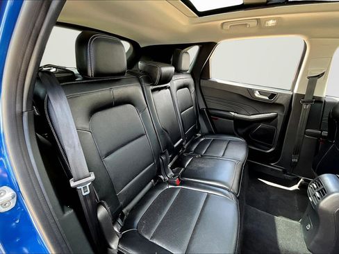 Used 2022 Ford Escape Titanium w/ Class II Trailer Tow Package image 17