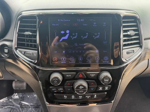 Used 2020 Jeep Grand Cherokee Altitude RWD image 14