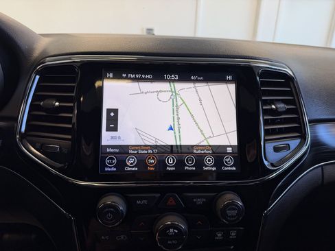 Used 2020 Jeep Grand Cherokee Limited image 23