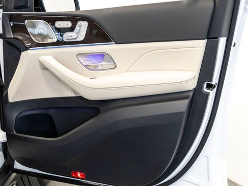 Used 2026 Mercedes-Benz GLS 450 4MATIC image 26