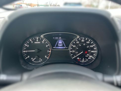 Used 2018 Nissan Pathfinder SV image 10