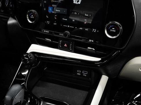 Used 2024 Lexus NX 250 FWD image 24