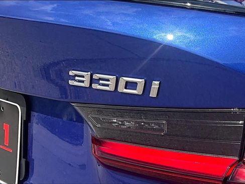 Used 2026 BMW 330i Sedan w/ M Sport Package RWD image 29