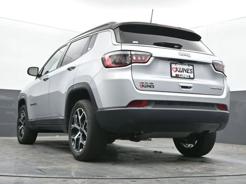 Used 2025 Jeep Compass Limited AWD/4WD image 50