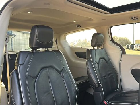 Used 2022 Chrysler Pacifica Limited image 72