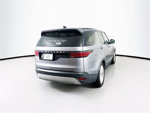 Used 2024 Land Rover Discovery S image 5