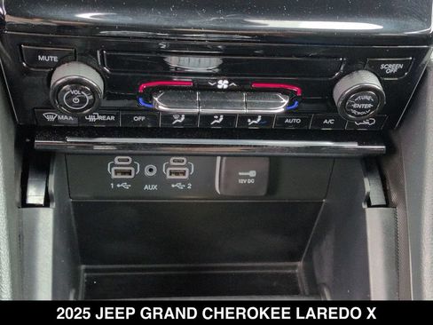 Used 2025 Jeep Grand Cherokee Laredo X AWD/4WD image 23