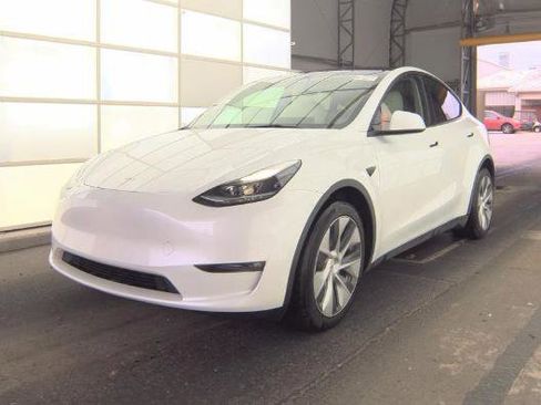 Used 2023 Tesla Model Y Long Range image 1