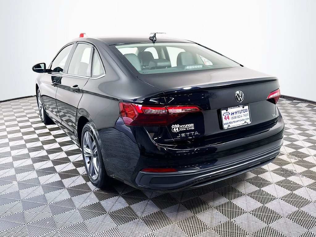 Used 2024 Volkswagen Jetta SE FWD image 5