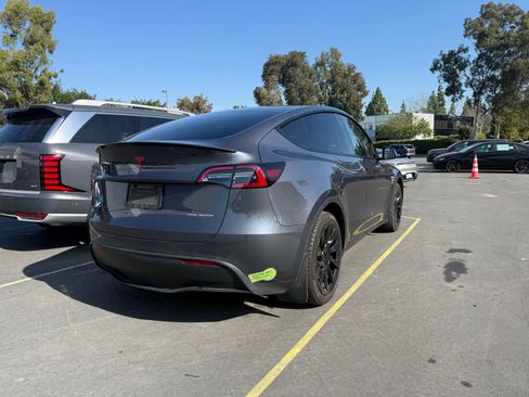 Used 2023 Tesla Model Y Long Range image 3