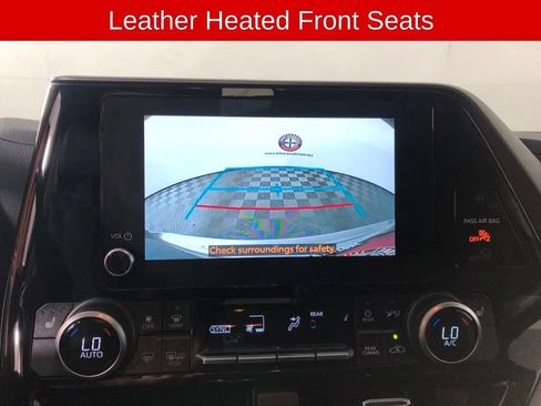 Used 2023 Toyota Highlander XLE AWD/4WD image 4