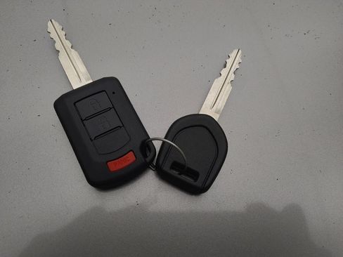 Used 2018 Mitsubishi Mirage ES image 32