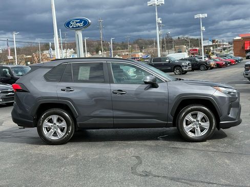 Used 2022 Toyota RAV4 XLE image 2