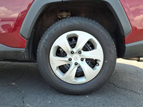 Used 2019 Toyota RAV4 LE FWD image 21