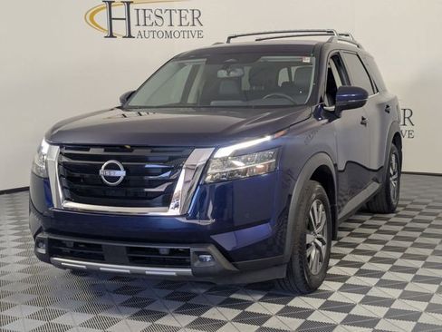Used 2022 Nissan Pathfinder SL FWD image 4