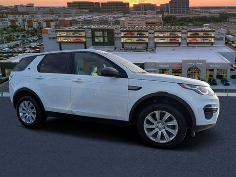 Used 2019 Land Rover Discovery Sport SE image 1