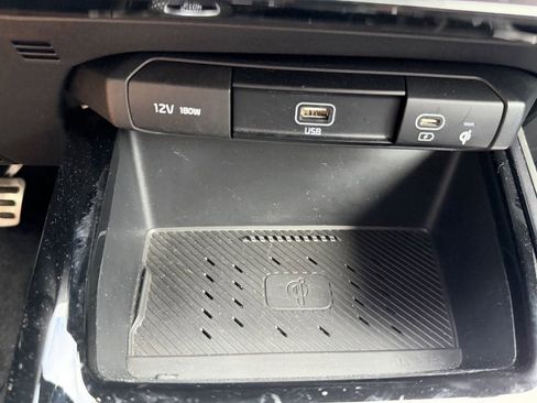 Certified 2023 Kia Niro EX Touring FWD image 25