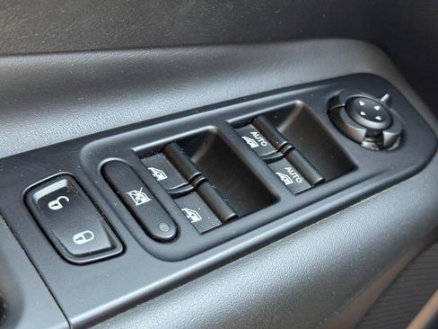 Used 2023 Jeep Renegade Latitude AWD/4WD image 24
