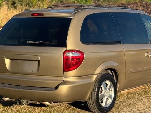 Used 2005 Dodge Grand Caravan SXT w/ Trailer Tow Prep Group image 5