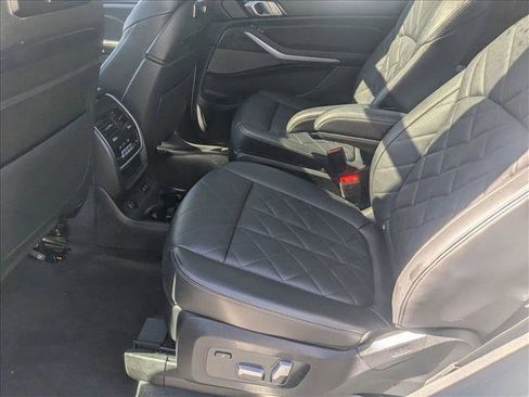 Used 2023 BMW X7 xDrive40i w/ Premium Package image 19