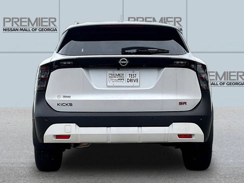 Certified 2025 Nissan Kicks SR FWD image 6