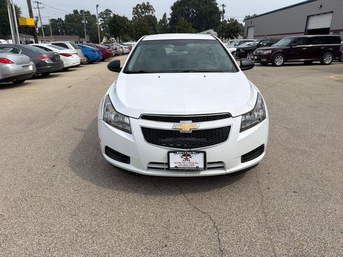 Used 2014 Chevrolet Cruze LS FWD image 3
