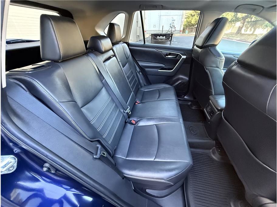 Used 2021 Toyota RAV4 XLE Premium w/ Carpet Mat Package (TMS) AWD/4WD image 25