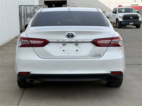 Used 2020 Toyota Camry XLE image 5