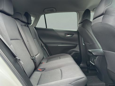 Used 2023 Toyota Venza LE AWD/4WD image 14