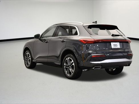 Certified 2025 Audi Q5 Premium w/ Convenience Package image 3