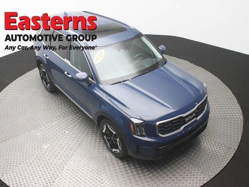 Used 2025 Kia Telluride S FWD image 3