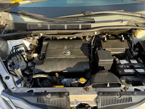 Used 2014 Toyota Sienna XLE image 26