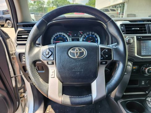 Used 2015 Toyota 4Runner SR5 AWD/4WD image 26