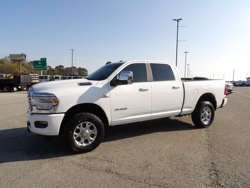 Used 2024 RAM 2500 Laramie AWD/4WD image 3