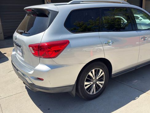 Used 2017 Nissan Pathfinder S AWD/4WD image 11