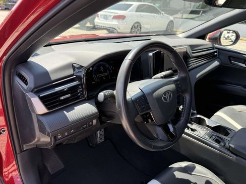 Used 2025 Toyota Camry SE w/ Convenience Package FWD image 12