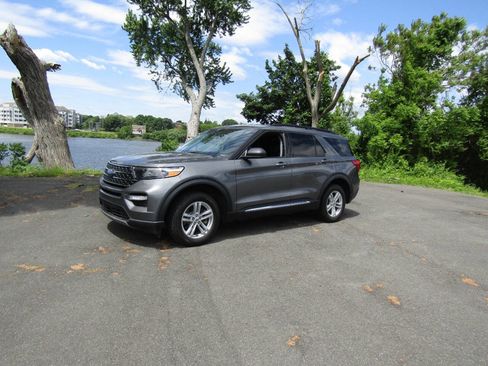 Used 2022 Ford Explorer XLT AWD/4WD image 38