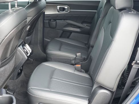 Used 2023 Kia Sorento SX AWD/4WD image 23
