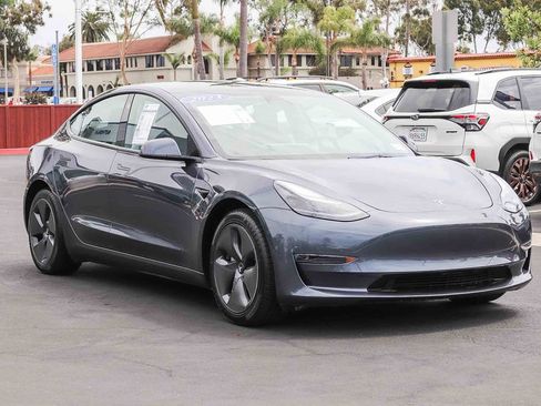 Used 2023 Tesla Model 3 Standard Range RWD image 3
