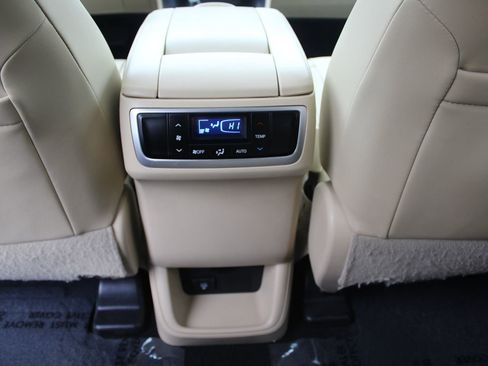Used 2015 Toyota Highlander XLE image 27