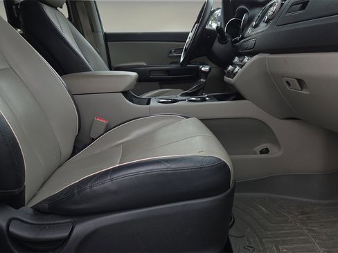 Used 2019 Kia Sedona EX image 15