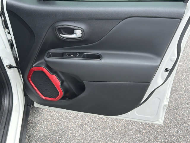 Used 2023 Jeep Renegade Latitude w/ Sun/Sound Group AWD/4WD image 14
