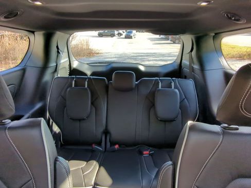 New 2026 Chrysler Pacifica Limited image 24
