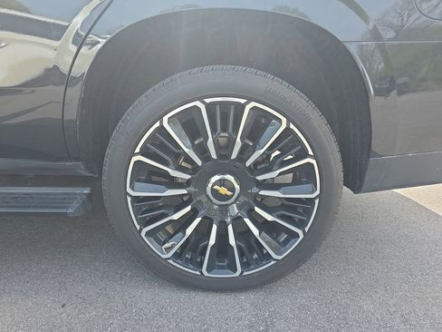 Used 2025 Chevrolet Tahoe High Country AWD/4WD image 38
