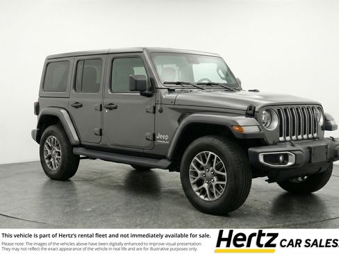 Used 2025 Jeep Wrangler Unlimited Sahara AWD/4WD image 1