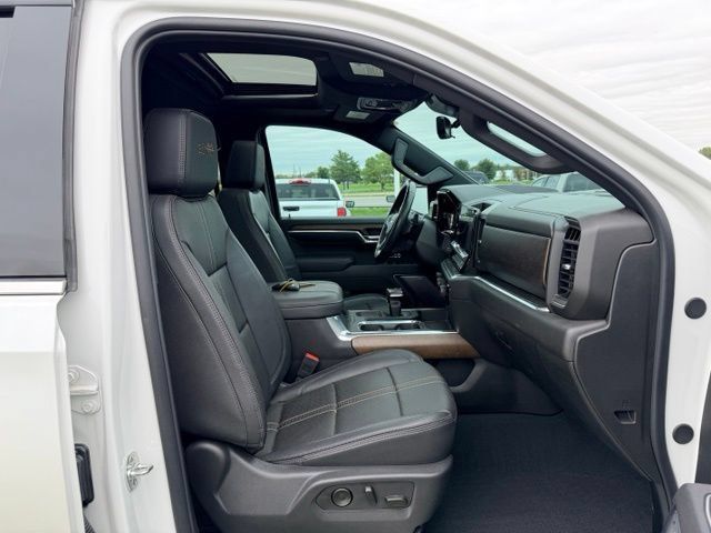 Used 2025 Chevrolet Silverado 1500 High Country AWD/4WD image 11